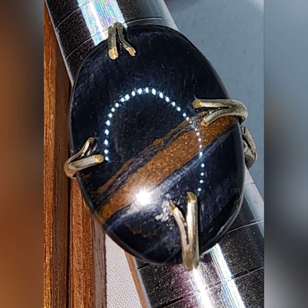 Big Cats-Eye Black & Gold Gemstone set in a Silver Tone Ring; Size 8.5